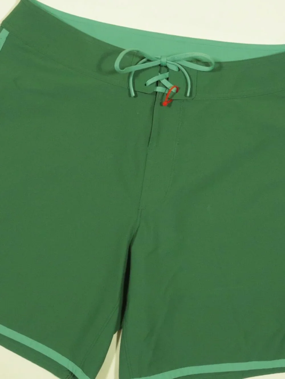 Lululemon Classic Fit Linerless Board Shorts Mens 32 Green Performance Nylon